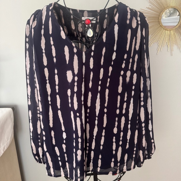 Blue and tan blouse - Picture 1 of 3